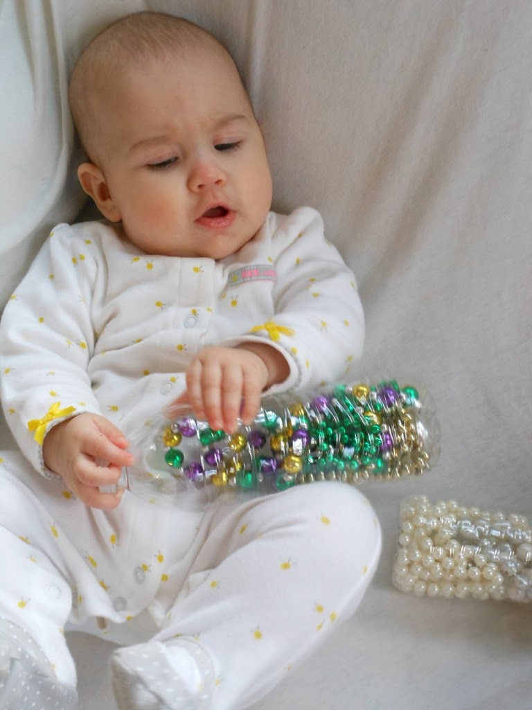 Easy Infant Sensory Play, DIY Sensory Bottles are perfect for babies and toddlers