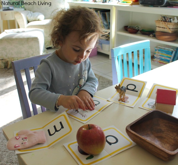 Easy ways to teach early reading skills with hands on learning, books, games, tips, Teach Reading, Teach reading preschool, special needs, tips Multisensory 