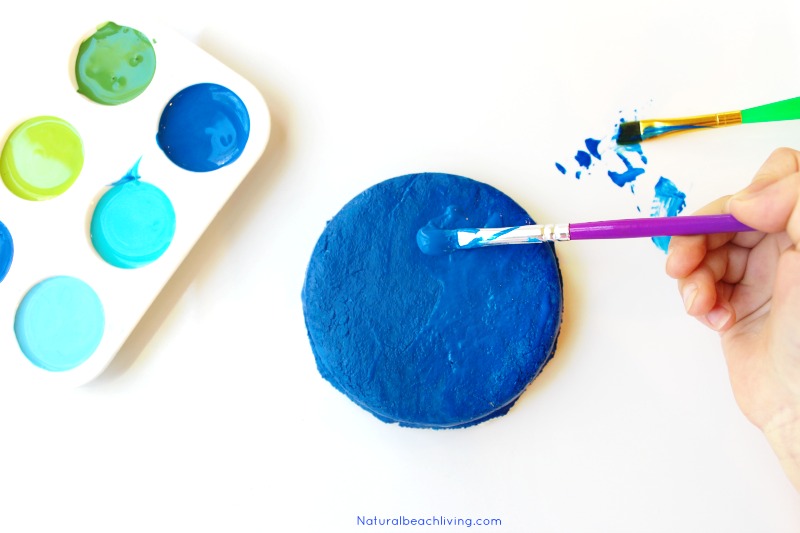 Easy Salt Dough Necklace Earth Day Crafts for Kids of all ages, how to make beautiful Salt Dough necklace with your kids. This Earth Day craft is perfect to make with children at home, in a classroom, or with a group. A lovely and simple Earth Day Art Project