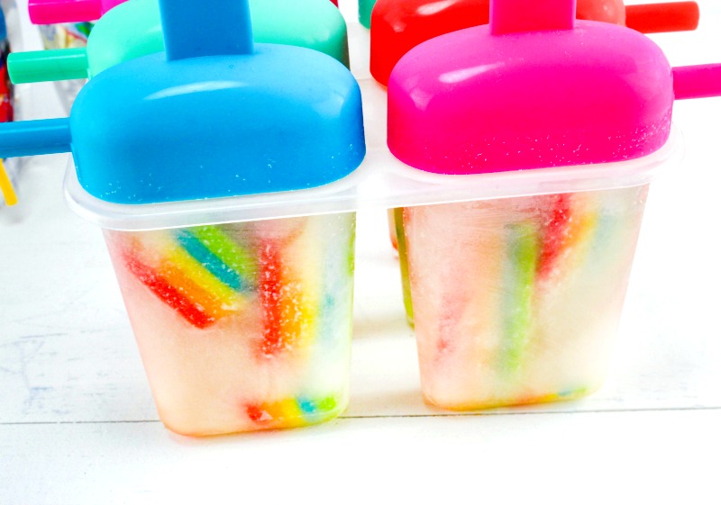 How to Make Fruit Juice Airhead Popsicles, Homemade Juice Popsicles perfect for a fun summer treat or Birthday party, Yummy Kids rainbow popsicle recipe