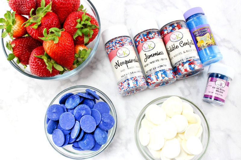 How to Make The Best Chocolate Covered Strawberries Recipe, Perfect 4th of July & Memorial Day Food, Patriotic Chocolate Covered Strawberries are Yum!
