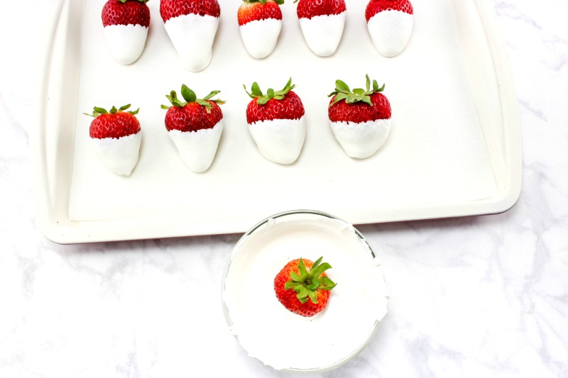 How to Make The Best Chocolate Covered Strawberries Recipe, Perfect 4th of July & Memorial Day Food, Patriotic Chocolate Covered Strawberries are Yum!