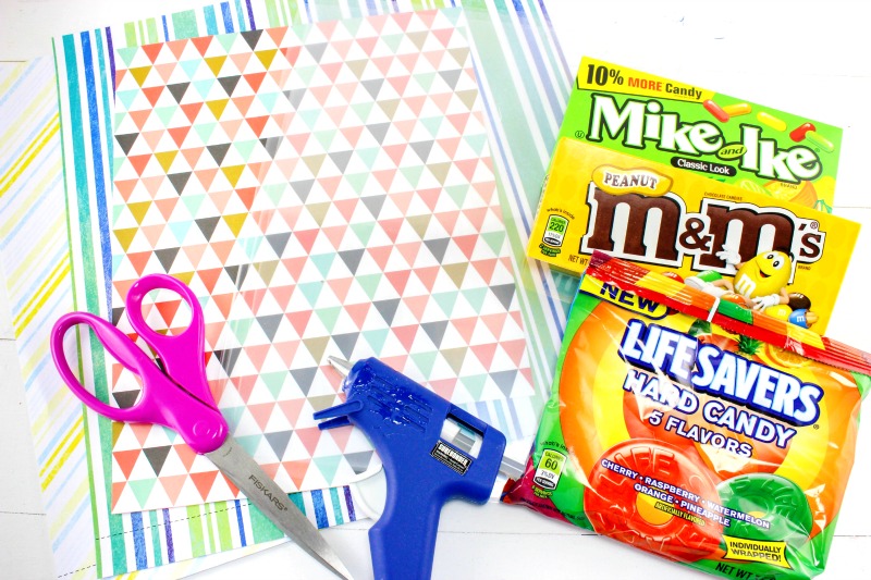 The Best DIY Father's Day Card, A Fun Candy Father's Day Tie for kids to make for Dad, Create this Great craft idea for kids for The Perfect DIY Father's Day gift idea, Handmade Gifts are the best and everyone will love this sweet treat