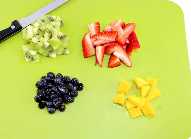 The Most Amazing Frozen Yogurt Bark Recipe, Frozen Yogurt Fruit Bark with Granola, Perfect Breakfast recipe, Healthy recipe, Delicious Food for Kids