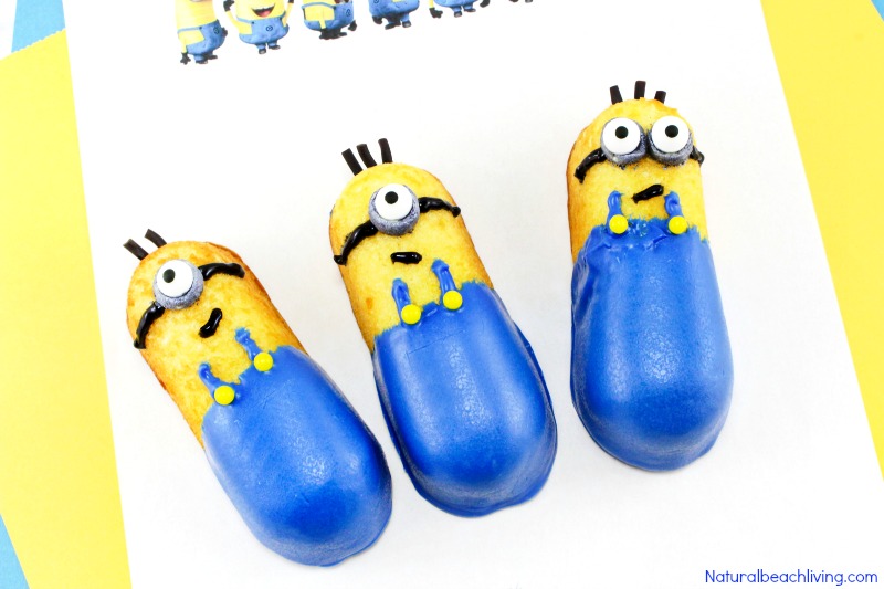 How to Make Despicable Me Minions Twinkie Treats, Twinkie Minions, Minion Twinkie Cupcakes perfect for a party treat. Easy to make Party Food, YUM!