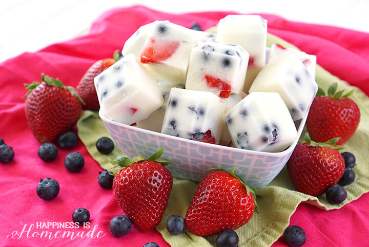 15 Delicious and Festive Fourth of July Snacks for Kids, The Best Red, White and Blue Snacks, Amazing patriotic Snacks for Kids, Red, White, and Blue Snack Recipes perfect for any 4th of July Party food or Memorial Day snack idea, 4th of July Party ideas, Patriotic Summer recipes