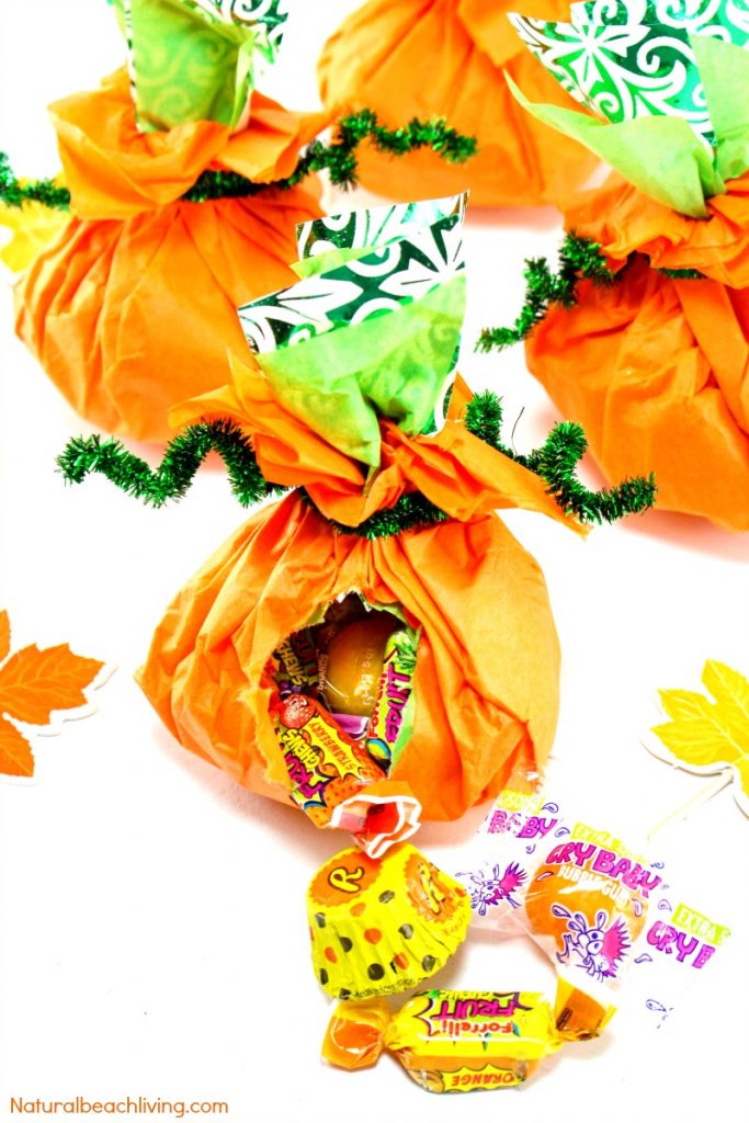 Tissue Paper Halloween Treat Bags, DIY Halloween Treat Bags, Easy Halloween favors, Halloween party ideas, Halloween Goody Bags, Pumpkin theme, Candy bags, Halloween ideas, #Halloween