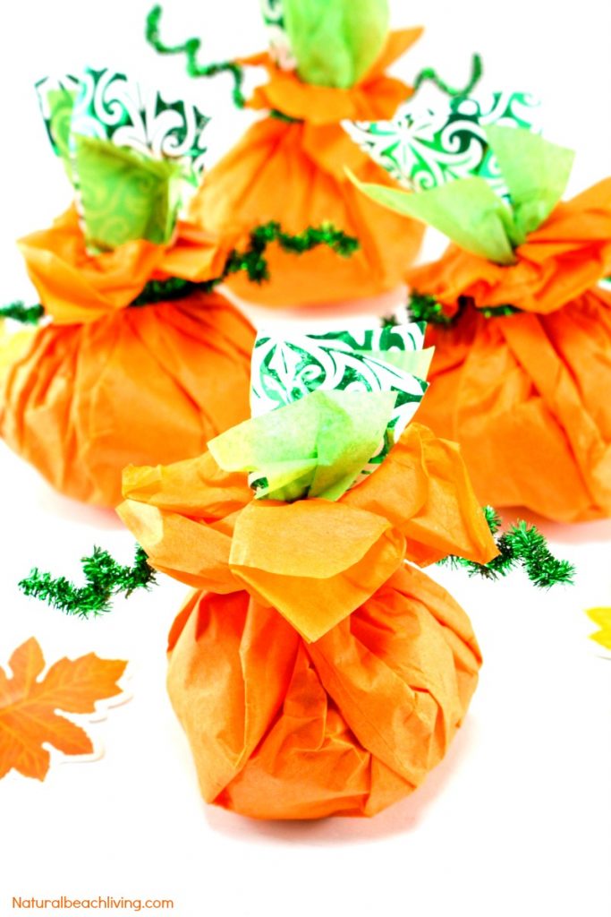 Tissue Paper Halloween Treat Bags, DIY Halloween Treat Bags, Easy Halloween favors, Halloween party ideas, Halloween Goody Bags, Pumpkin theme, Candy bags, Halloween ideas, #Halloween