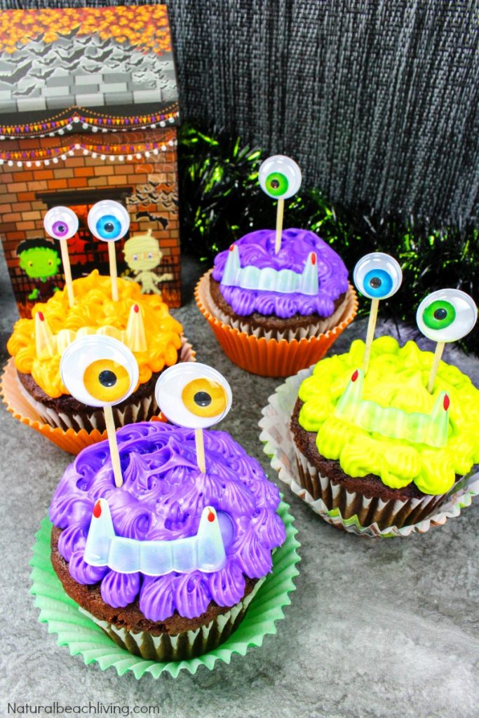 Easy to Make Halloween Monster Cupcakes, Monster Theme Snacks, Halloween Cupcakes for Kids, Halloween Party food, Halloween cupcake ideas that are yummy