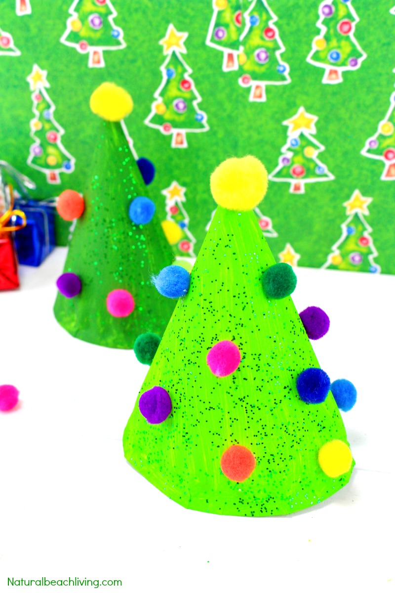32 School Holiday Craft Ideas to make this Christmas merry and bright. From Paper Plate Christmas trees to snowman puppets, Christmas Arts and crafts that the kids will be proud to take home. Get into the holiday spirit with these classroom-friendly crafts that are fun for kids from preschool through early elementary!