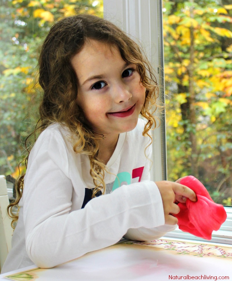 How to Make Peppermint Putty, How to Make Putty, Homemade Putty, DIY Putty, Stress Putty, Christmas Sensory Play, Scented Putty, Easy Putty Recipe #putty #sensoryplay #Christmas #sensoryfun #sensory #sensoryprocessingdisorder How to Make Peppermint Putty, How to Make Putty, peppermint is in season and what better way to enjoy it than with a homemade peppermint putty recipe! It's easy, fun and only requires a few simple ingredients! Stress Putty, Christmas Sensory Play