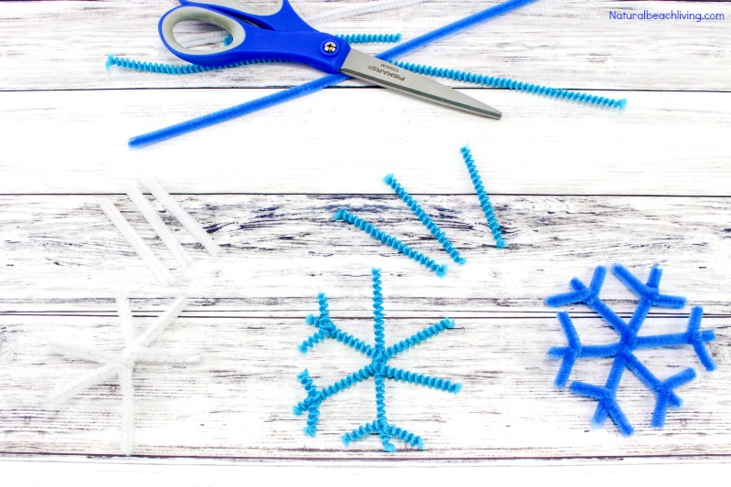 Make The Best Crystal Snowflake Ornaments, Borax Snowflake Crystals, Winter Science Experiments for Kids, Snowflake Theme, How to Make Snowflakes, Borax Crystal Snowflakes, Snowflake Crystals, #Science #Boraxcrystals #crystalsnowflakes #winterscience