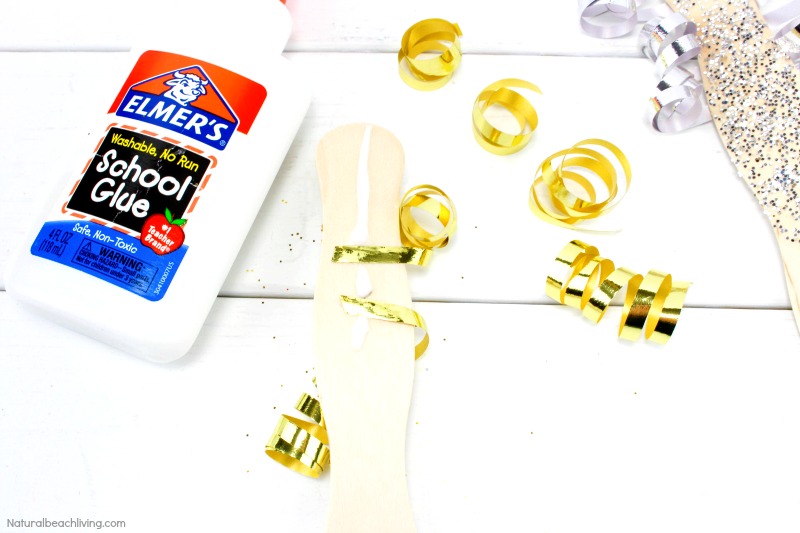 Easy New Years Eve DIY Noise Maker, How to Make DIY Spirit Noisemakers, homemade DIY noisemakers to make your New Year’s Party awesome, New Year's Eve DIY Noise Makers for kids, homemade loud noise makers, #Newyearsevecraft #noisemakers #Newyearseveparty