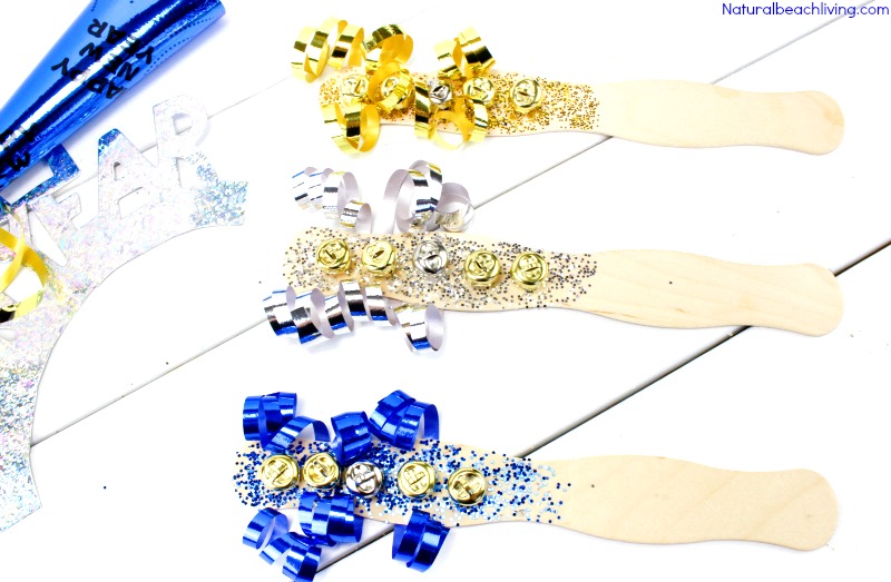 Easy New Years Eve DIY Noise Maker, How to Make DIY Spirit Noisemakers, homemade DIY noisemakers to make your New Year’s Party awesome, New Year's Eve DIY Noise Makers for kids, homemade loud noise makers, #Newyearsevecraft #noisemakers #Newyearseveparty