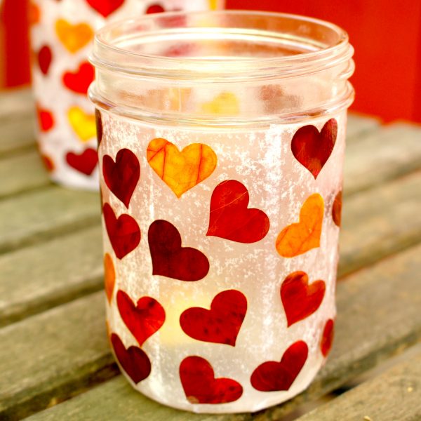 18+ Mason Jar Crafts for Fall, Mason Jar Crafts DIY, Halloween Mason Jar crafts and Mason Jar Crafts for Kids, These Easy Fall Crafts and DIY Fall Decor are just what your house needs to bring in the lovely season. Add a little Fall Mason Jar Centerpiece to your craft list this year.