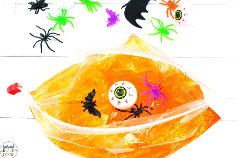 An easy Halloween Sensory Bag, Sensory play for babies, toddlers and preschoolers, How to Make Halloween Sensory Bags, Mess Free Halloween Sensory Activities for exploring senses.