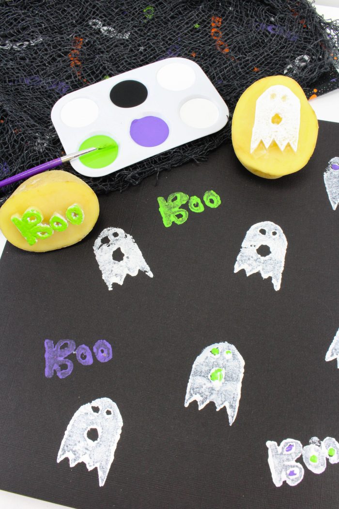 Ghost Potato Stamping craft is such a cute activity for a not so scary Halloween idea. Potato Stamping makes a perfect Halloween craft for toddlers and preschoolers. Halloween Crafts for Kids with a fun Ghost Craft #ghostcraft #Halloween #potatostamping #halloweencrafts Ghost Potato Stamping craft is such a cute activity for a not so scary Halloween idea. Potato Stamping makes a perfect Halloween craft for toddlers and preschoolers. Halloween Crafts for Kids with a fun Ghost Craft
