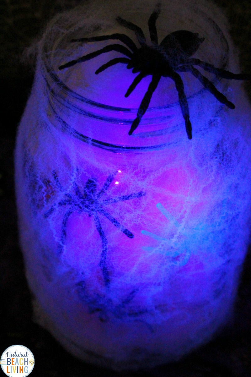 Spooky Spider Jar, Mason Jar Crafts for Halloween, Mason Jar Fall Crafts are easy to make and this Spider Jar is the perfect Mason Jar crafts for Fall, DIY this Spooky Spider Jar for your next Halloween party