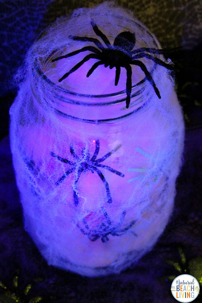 Spooky Spider Jar, Mason Jar Crafts for Halloween, Mason Jar Fall Crafts are easy to make and this Spider Jar is the perfect Mason Jar crafts for Fall, DIY this Spooky Spider Jar for your next Halloween party 