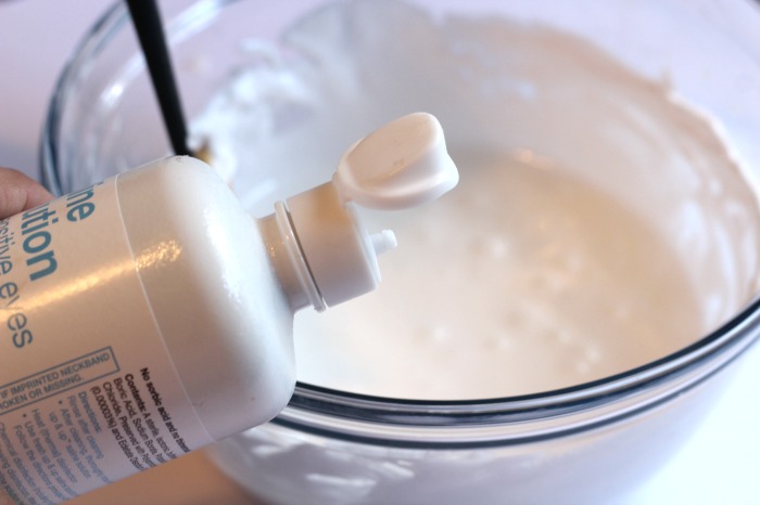 This Candy Cane Slime Recipe with Contact Solution is AMAZING, Fluffy Slime, Slime Recipe with Contact Soltion Recipes, How to make slime with contact solution, Fluffy Candy Cane Slime for Christmas Slime ideas, Peppermint Slime Recipe