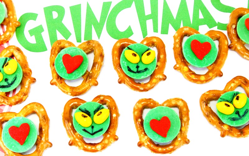 Grinch Christmas Treats, Grinch Pretzels, Grinch Snacks, Grinch Party Food Ideas, Serve these up for a Grinch Party, an afternoon snack for kids, or take them to your neighborhood Christmas party for everyone to snack on. These delicious Grinch Pretzels are a bite-size treat everyone wants to eat.