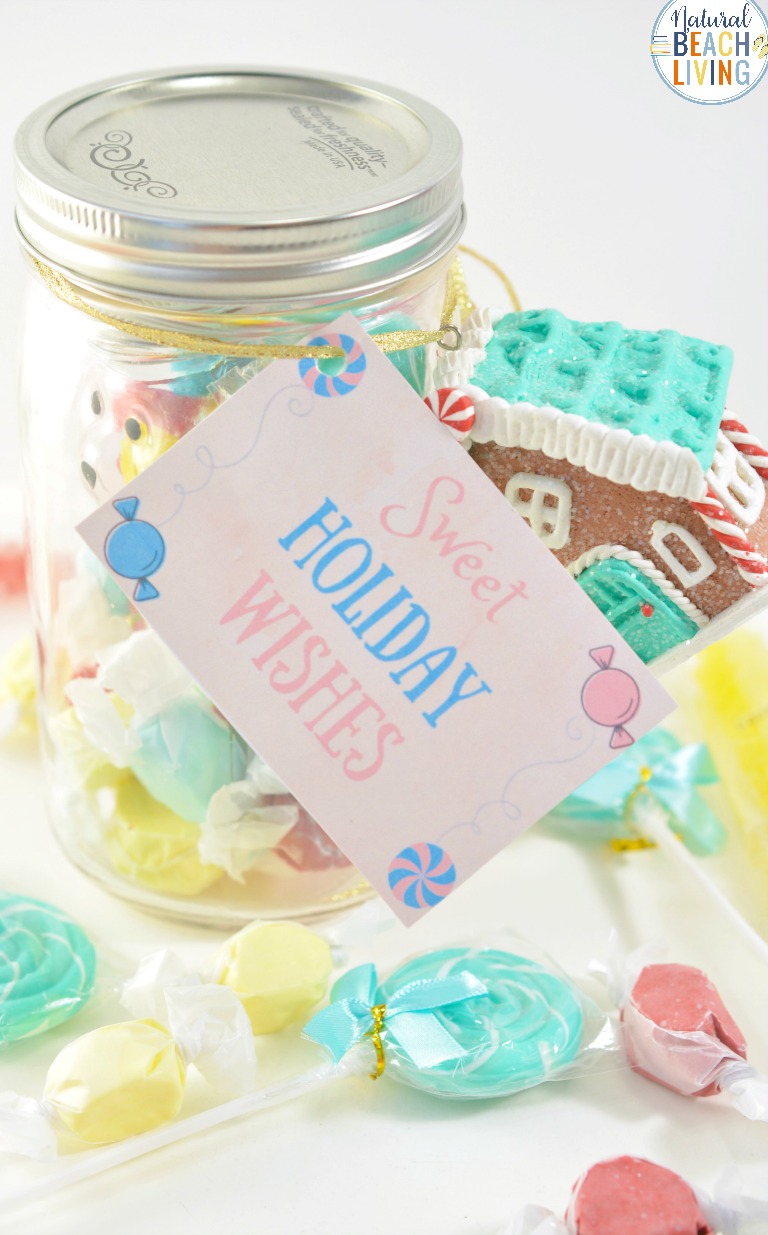 Sweet Treat Christmas Gift Jar, Mason Jar Crafts, Gift Jar Christmas, This mason jar gift idea is adorable and perfect for this time of year. Fill a jar up with your favorite candies, download this free holiday gift tag, and give these out as hostess gifts, secret Santa ideas, teachers gifts or even to your children. Gift Jar idea #masonjarcrafts #giftjar #diychristmasgift #giftjarideas Sweet Treat Christmas Gift Jar, Mason Jar Crafts, Gift Jar Christmas, This mason jar gift idea is adorable and perfect for this time of year. Fill a jar up with your favorite candies, download this free holiday gift tag, and give these out as hostess gifts, secret Santa ideas, teachers gifts or even to your children. Gift Jar idea