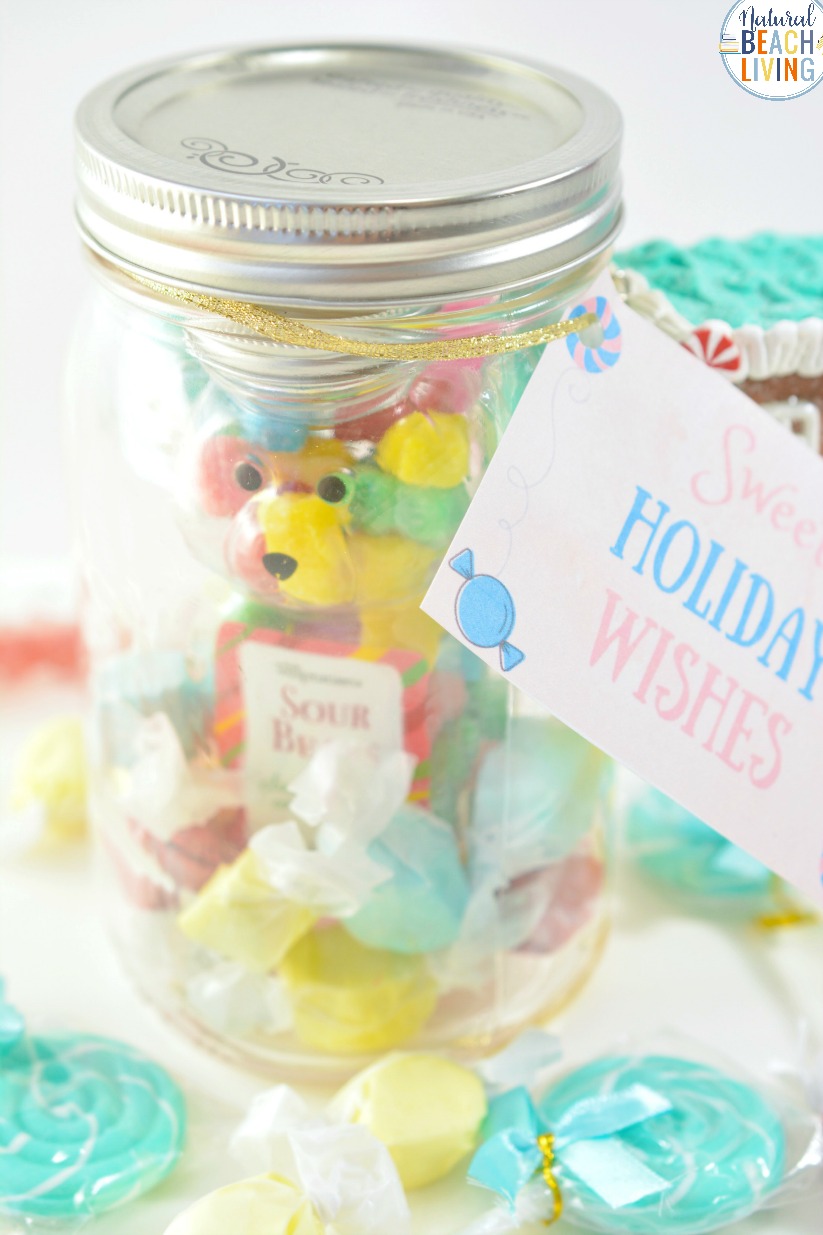 Sweet Treat Christmas Gift Jar, Mason Jar Crafts, Gift Jar Christmas, This mason jar gift idea is adorable and perfect for this time of year. Fill a jar up with your favorite candies, download this free holiday gift tag, and give these out as hostess gifts, secret Santa ideas, teachers gifts or even to your children. Gift Jar idea #masonjarcrafts #giftjar #diychristmasgift #giftjarideas Sweet Treat Christmas Gift Jar, Mason Jar Crafts, Gift Jar Christmas, This mason jar gift idea is adorable and perfect for this time of year. Fill a jar up with your favorite candies, download this free holiday gift tag, and give these out as hostess gifts, secret Santa ideas, teachers gifts or even to your children. Gift Jar idea