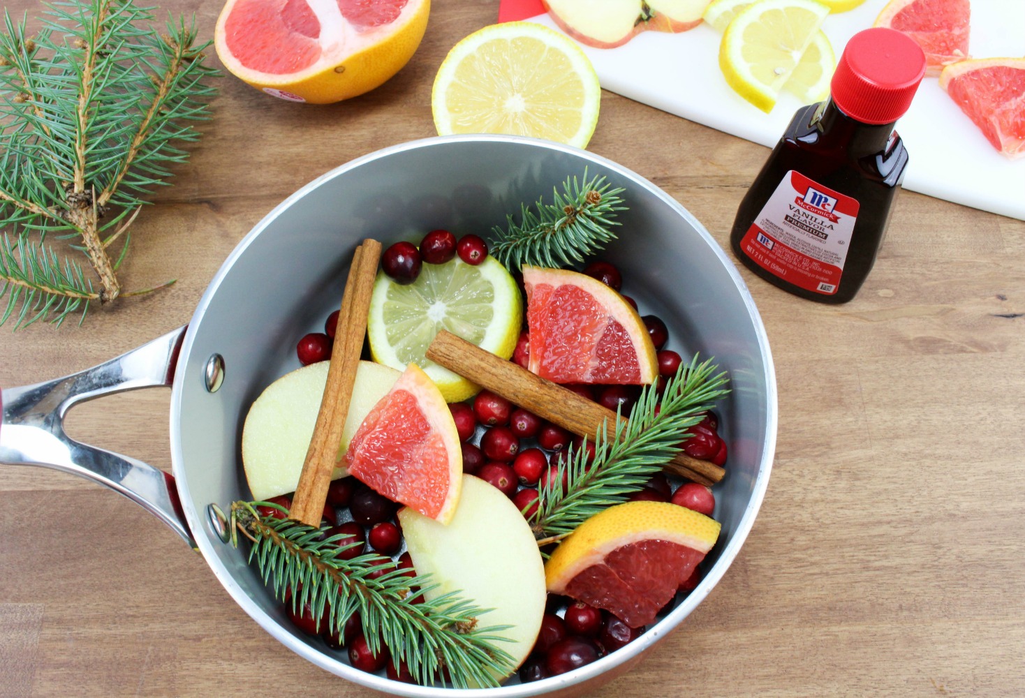 DIY Holiday Stovetop Potpourri - The Merrythought