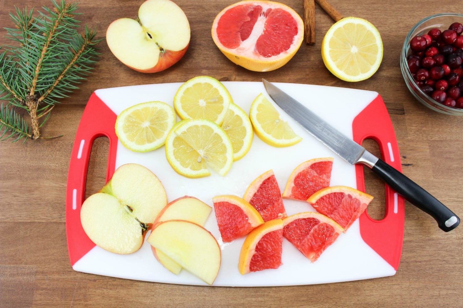 Christmas Potpourri, Stovetop Winter Potpourri, This Homemade Potpourri for the Holidays smeels amazing and is so easy to make, Christmas potpourri stovetop, Christmas potpourri recipe, Christmas gift idea #christmas #christmaspotpourri #homemadepotpourri Christmas Potpourri, Stovetop Winter Potpourri, This Homemade Potpourri for the Holidays smeels amazing and is so easy to make, Christmas potpourri stovetop, Christmas potpourri recipe, Christmas gift idea