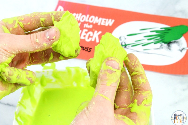 How to Make Oobleck, Oobleck is a super cool sensory activity that's also an exciting science experiment, perfect for a Dr. Seuss theme, Bartholomew and the Oobleck Activities. This simple Oobleck recipe will have your children enjoying slime and gooey sensory play that's science. Dr. Seuss Party Ideas, Sensory Play 