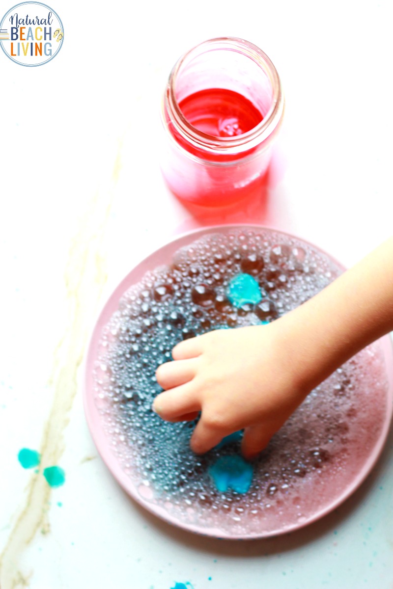 A Fun Unicorn Science Activity for toddlers and preschoolers. This Baking Soda and Vinegar Science Experiment is perfect for science experiments or sensory play explorations. Add this to your Unicorn Activities or for a Unicorn Party Idea, it's an Easy Science Experiment for kids