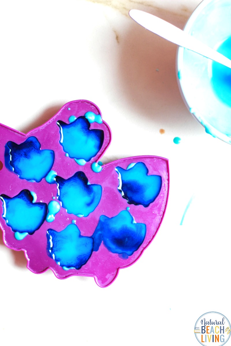 A Fun Unicorn Science Activity for toddlers and preschoolers. This Baking Soda and Vinegar Science Experiment is perfect for science experiments or sensory play explorations. Add this to your Unicorn Activities or for a Unicorn Party Idea, it's an Easy Science Experiment for kids