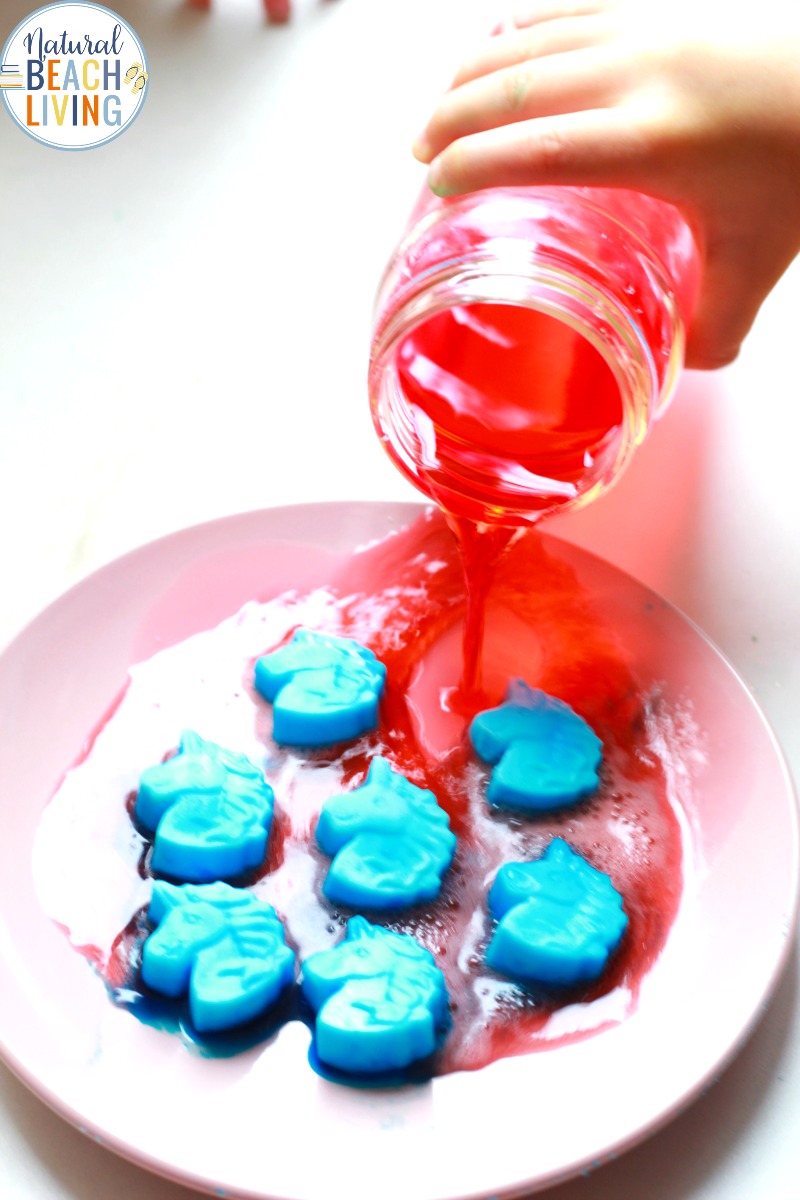 A Fun Unicorn Science Activity for toddlers and preschoolers. This Baking Soda and Vinegar Science Experiment is perfect for science experiments or sensory play explorations. Add this to your Unicorn Activities or for a Unicorn Party Idea, it's an Easy Science Experiment for kids