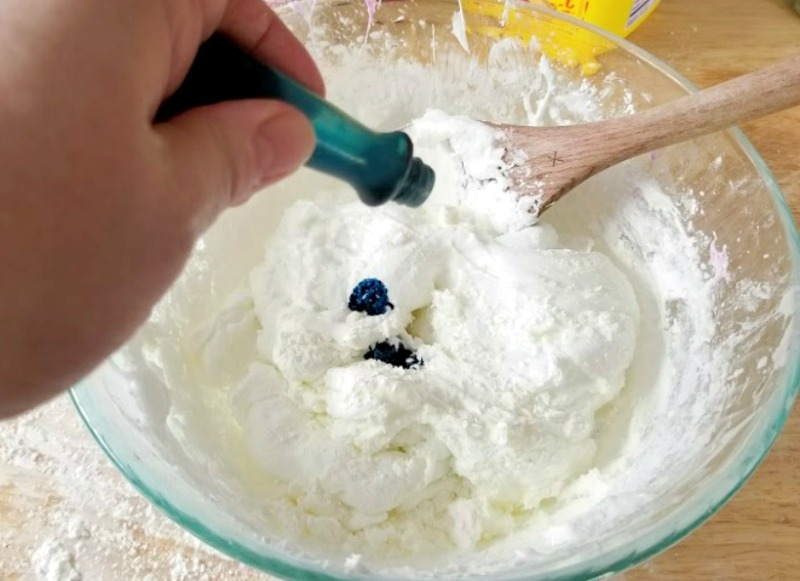 Here you will learn How to Make Putty and a great Silly Putty Recipe, It's The Best Edible Silly Putty Recipe for Weather Theme Preschool Sensory Activities, DIY Putty and Weather Theme Printables for Perfect Preschool theme activites for learning about the weather. 