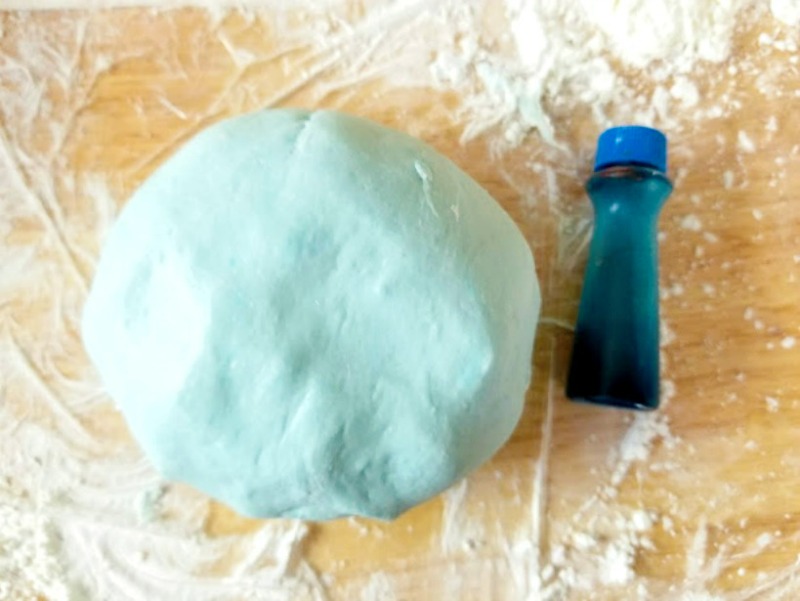 Here you will learn How to Make Putty and a great Silly Putty Recipe, It's The Best Edible Silly Putty Recipe for Weather Theme Preschool Sensory Activities, DIY Putty and Weather Theme Printables for Perfect Preschool theme activites for learning about the weather. 