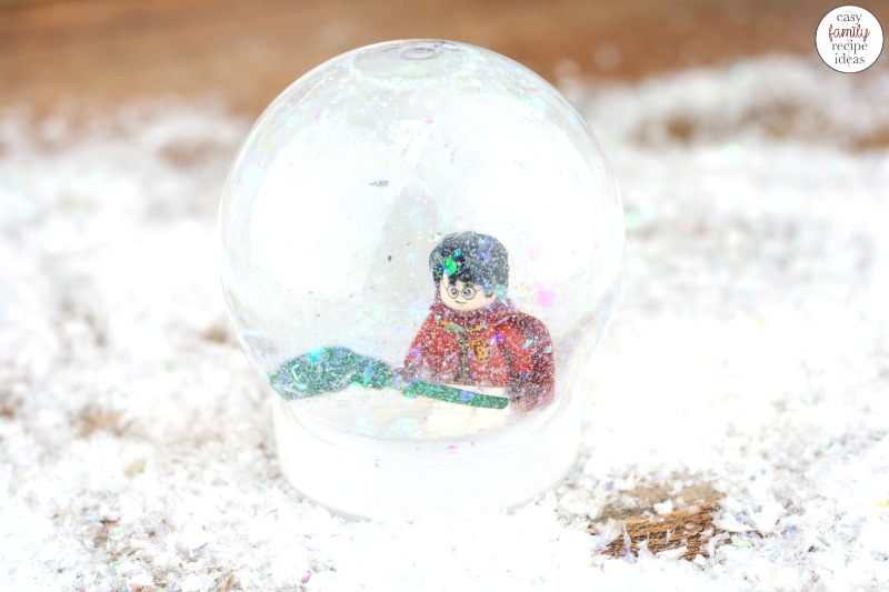 You're going to have a blast making this Harry Potter Snow Globe Craft. It's simple, easy, and certain to be awesome with your Harry Potter collection! DIY Snow Globes make great gift ideas, party favors, or use them as decorations for a Harry Potter Themed Birthday Party 