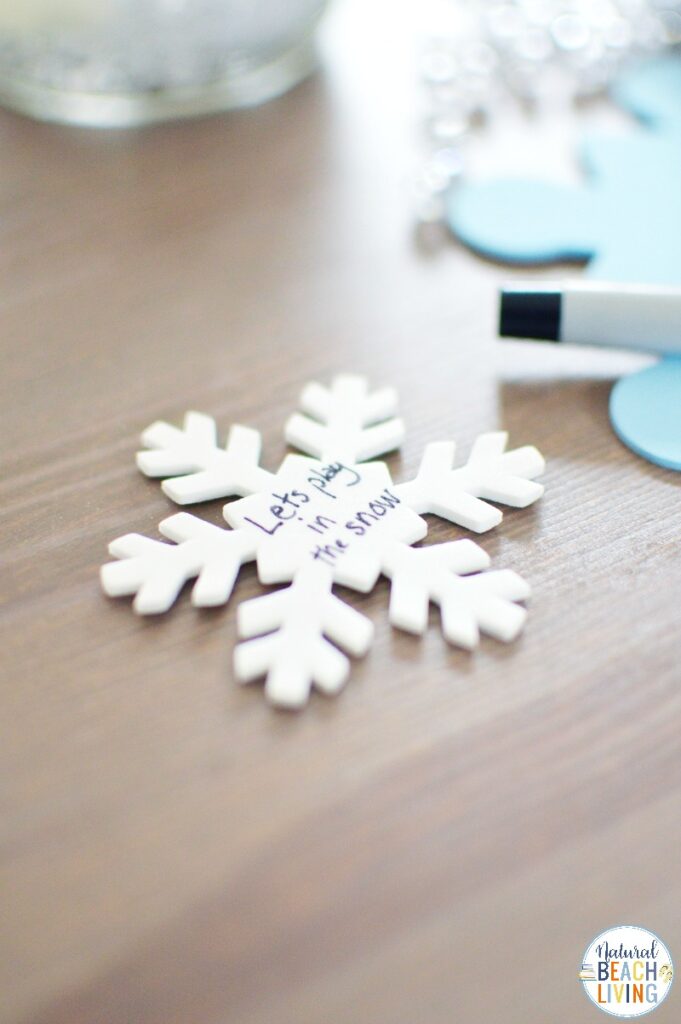 This Winter Kindness Jar Idea is AWESOME. Invite others to spend the day playing in the snow, leave kind notes, do a random act of kindness to make friends and neighbors happy! This Kindness Jar is a perfect act of kindness idea for kids. Use it as a Winter craft for kindergarten and preschoolers or fun Snow Day Activities, Snow Day Ideas