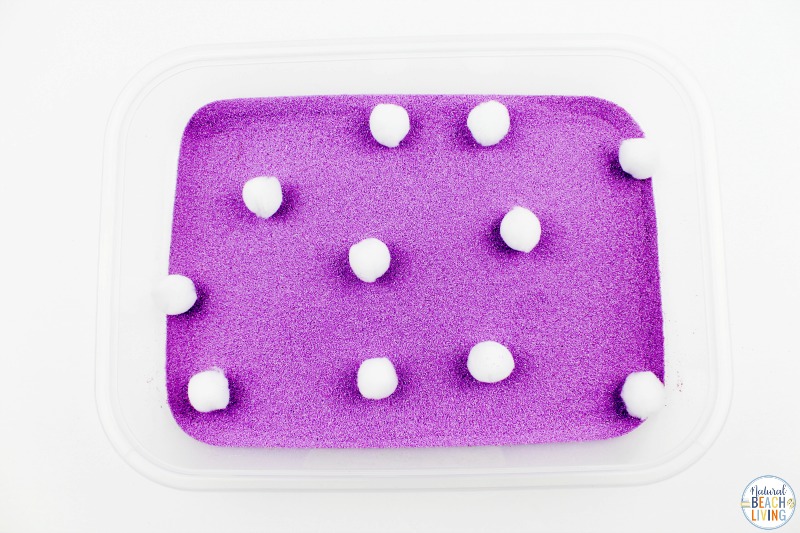 This Easy Spring Sensory Bin is a lot of fun for toddlers and Preschoolers. It's a great spring activity for kids to use their senses to explore and learn. It only takes a few simple supplies to set up this sensory activity for spring. 