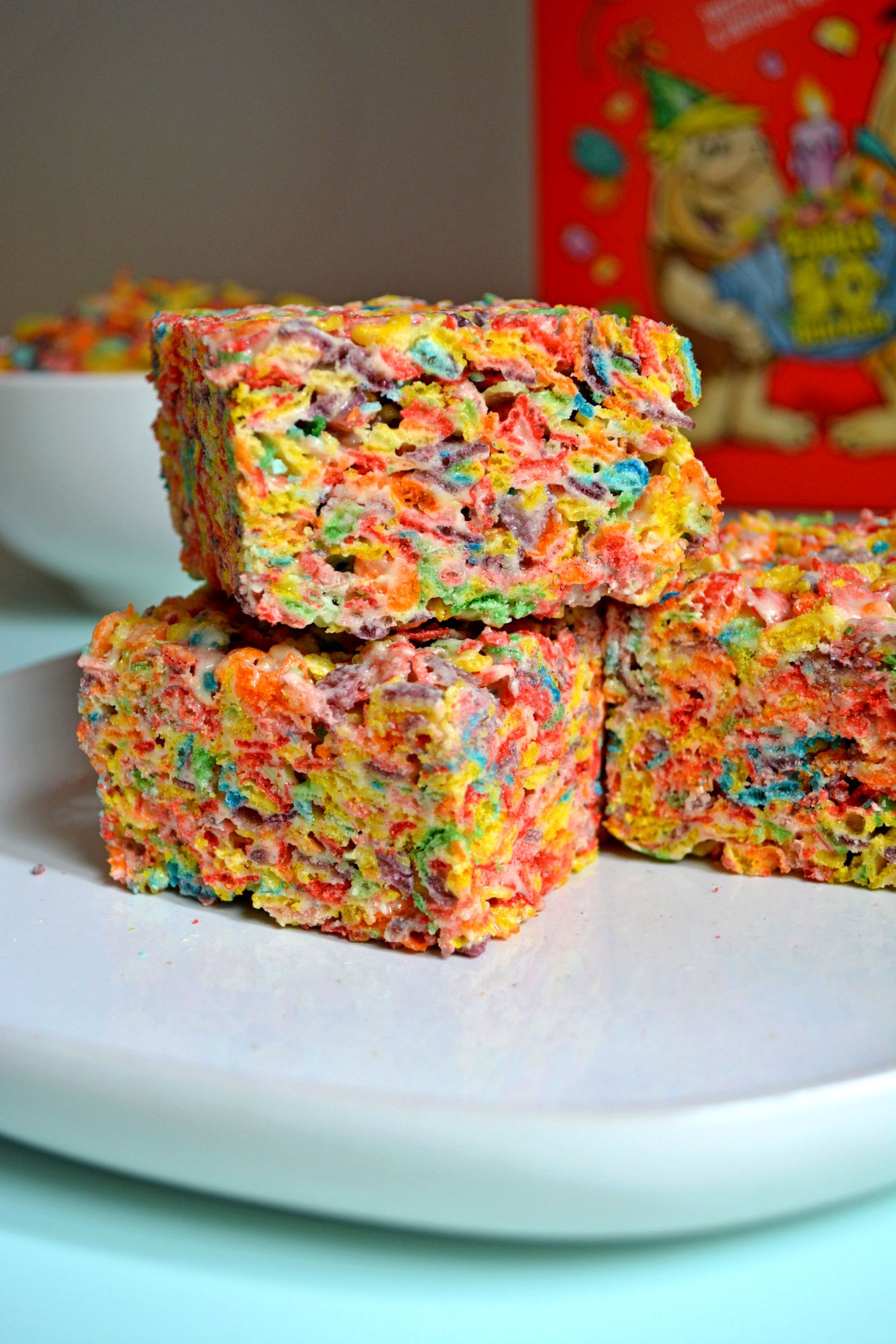 Over 45+ DELICIOUS PICNIC DESSERTS that are easy to make, transport, and enjoy, even on the hottest days. Find favorite cookies recipes, cookie bars, snack mix, easy to make treats, and so much more. Plus over 150 Picnic Food Ideas for Kids and Adults