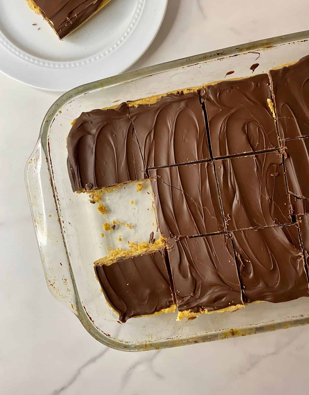 Over 45+ DELICIOUS PICNIC DESSERTS that are easy to make, transport, and enjoy, even on the hottest days. Find favorite cookies recipes, cookie bars, snack mix, easy to make treats, and so much more. Plus over 150 Picnic Food Ideas for Kids and Adults