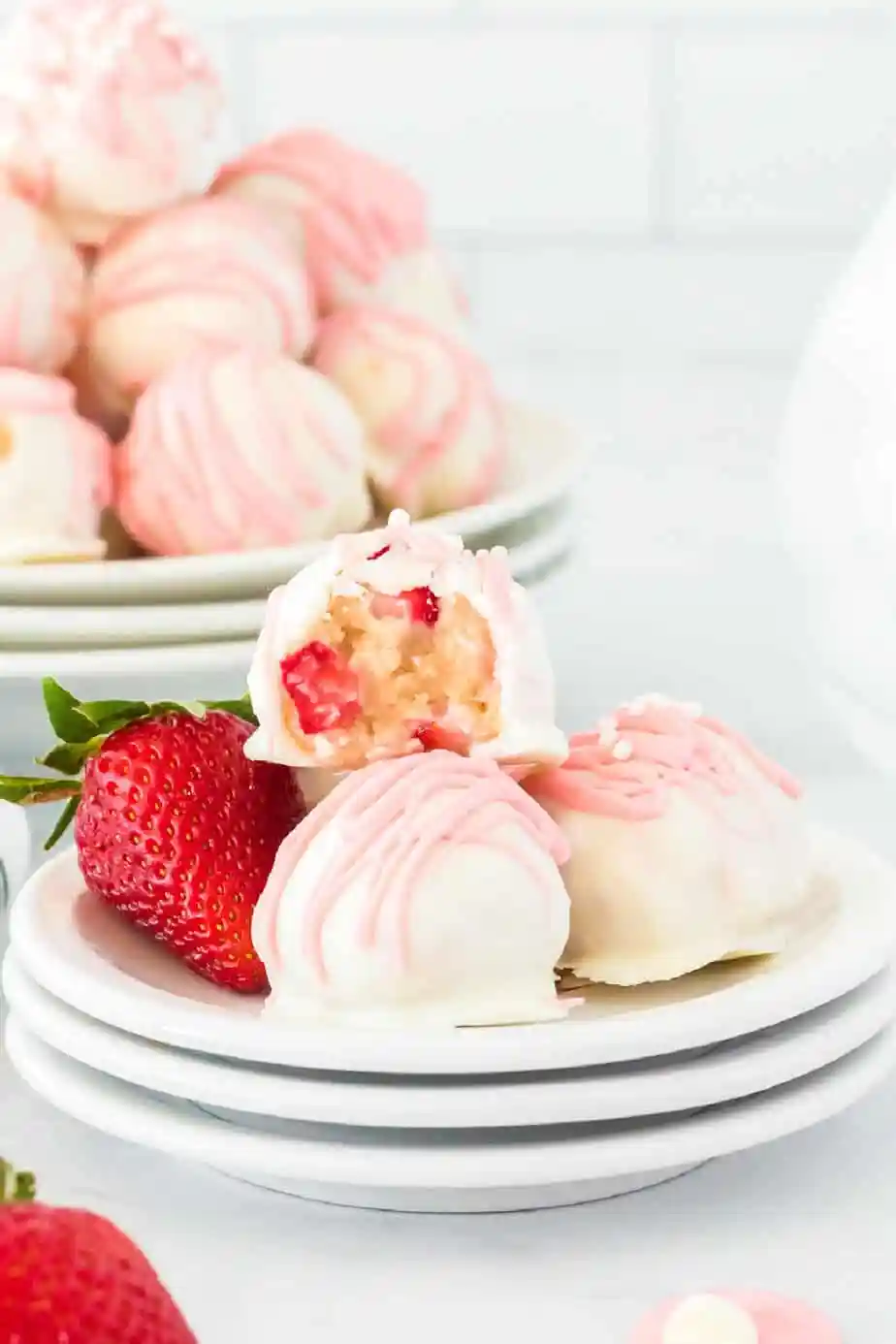 Over 45+ DELICIOUS PICNIC DESSERTS that are easy to make, transport, and enjoy, even on the hottest days. Find favorite cookies recipes, cookie bars, snack mix, easy to make treats, and so much more. Plus over 150 Picnic Food Ideas for Kids and Adults