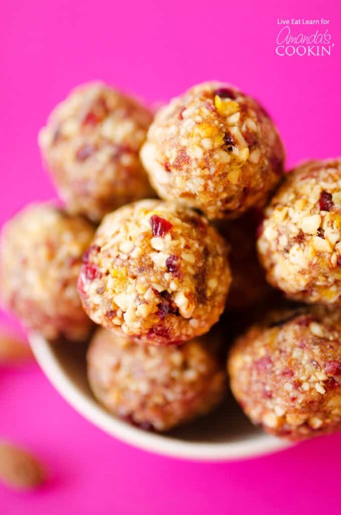 Over 20 Delicious and Healthy Fall Snacks for Kids and Adults. Whether you are looking for gluten-free snacks, Vegan, allergy free, or a delicious Pumpkin snack idea, we've got you covered. Try these Fall Snacks for Kids